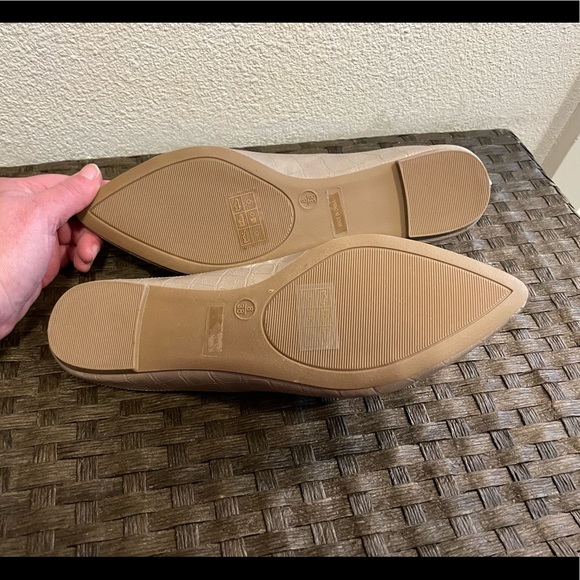 Crocodile Embossed Pointed Toe Loafers Slides - Picture 5 of 5